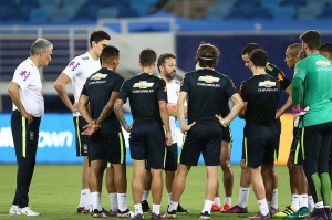 Tite repete formação e confirma mudanças no Brasil para jogo com a Bolívia