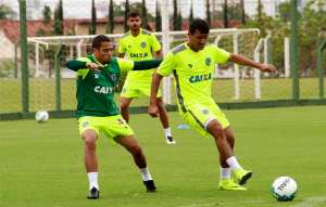 Série B: Para quebrar jejum, Bragantino desafia tabu contra Goiás no Serra Dourada