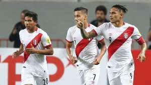 ELIMINATÓRIAS: Com gols de Guerrero e Cueva, Peru empata e derruba Argentina para 5º