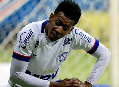 O lateral-esquerdo Moisés recebeu o terceiro cartão amarelo contra o Londrina