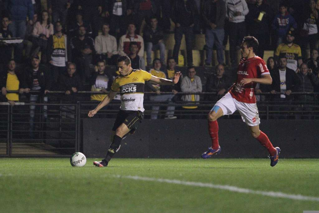 O Criciúma bateu o Vila Nova por 1 a 0 no Heriberto Hulse (Foto: Caio Marcelo/CriciúmaEC).