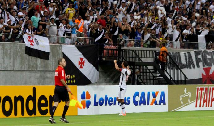Nenê cobrou a falta que o volante Germano desviou de cabeça contra suas próprias redes