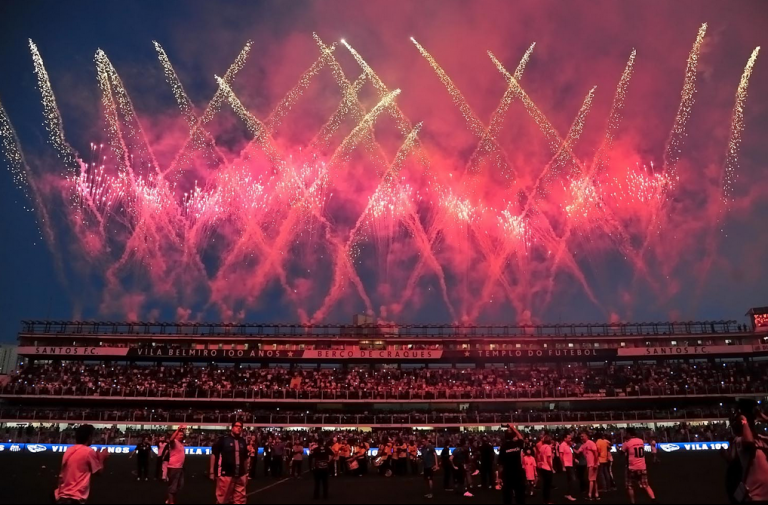 O Santos organizou um amistoso para celebrar os 100 anos da Vila Belmiro 