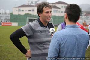 Segundona: Durante festa da Portuguesa Santista, técnico afirma desejo de ficar