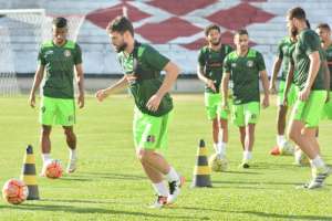 Líder do elenco, João Paulo aprova venda de mando de campo do Santa Cruz