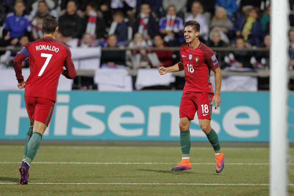 Portugal venceu por 6 a 0 e briga pela ponta do grupo B