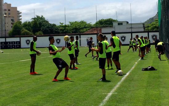 Contra o Inter, Jair Ventura deve realizar duas mudanças no Botafogo 