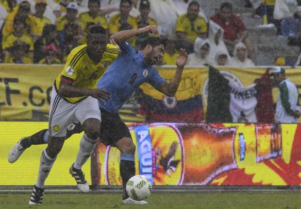 Mina contra Suárez no jogo Colômbia x Uruguai Mina contra Suárez no jogo Colômbia x Uruguai