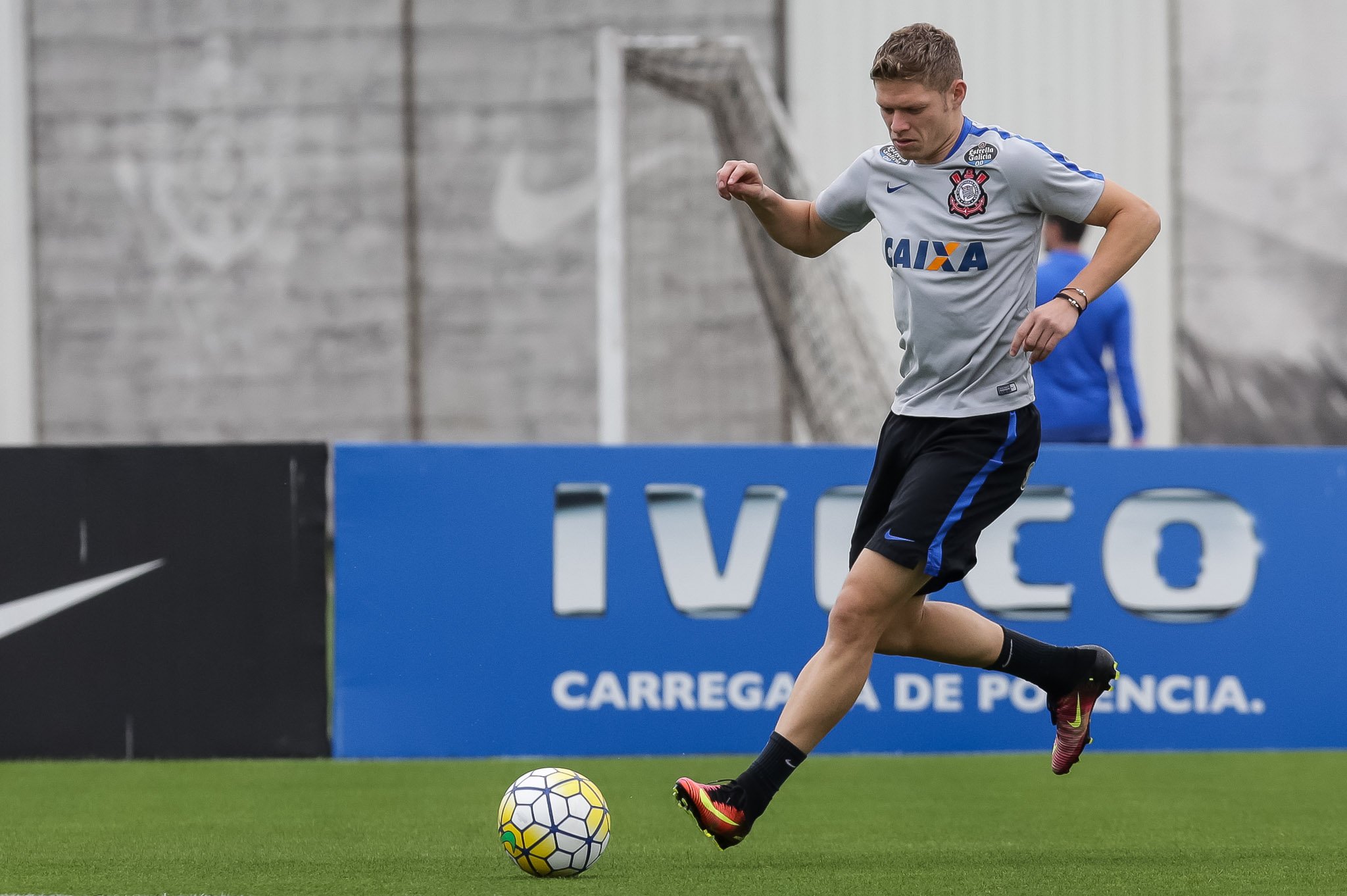 A espera de Oswaldo, Corinthians tenta voltar a vencer em duelo com o Santa Cruz