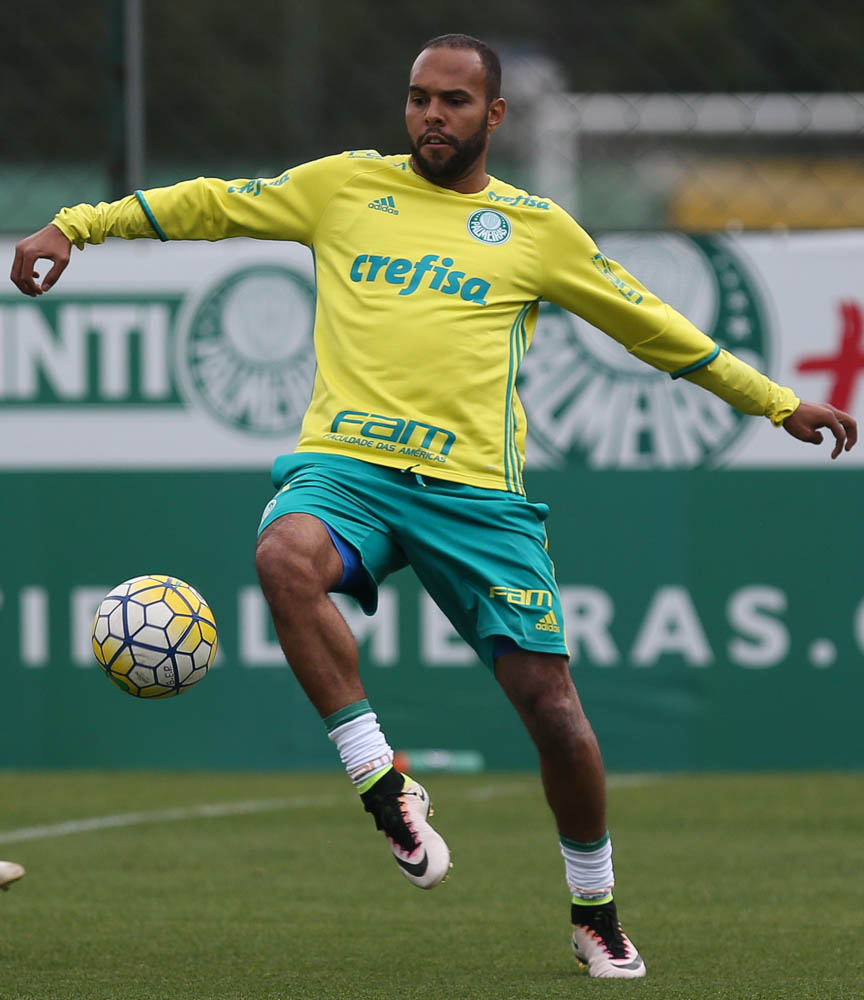 Alecsandro pode começar como titular na posição de Gabriel Jesus