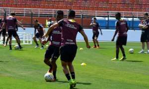 São Paulo fecha treino no Pacaembu antes de clássico com o Santos