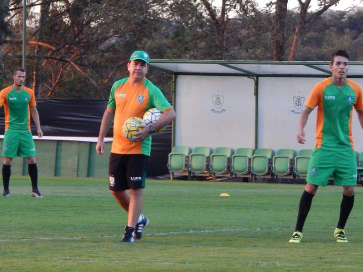 Gilson Kleina e Enderson Moreira descartam assumir Sport