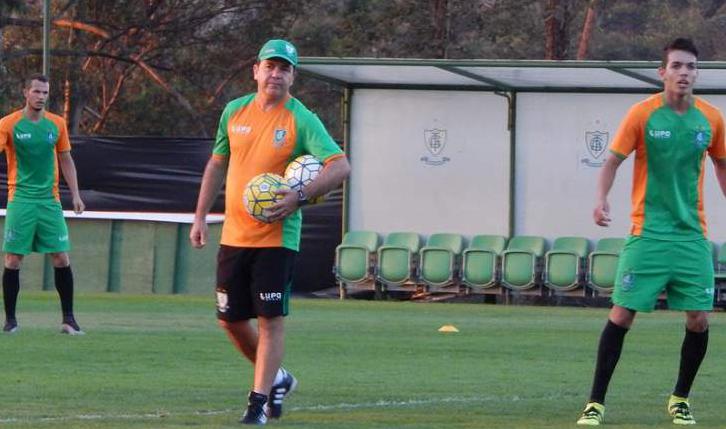 Enderson Moreira negou deixar o América-MG