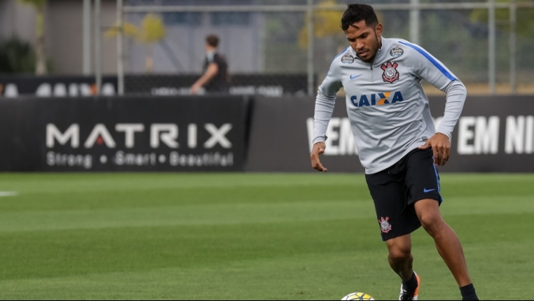 Yago passa por cirurgia de hérnia e só deve voltar ao Corinthians em 2017
