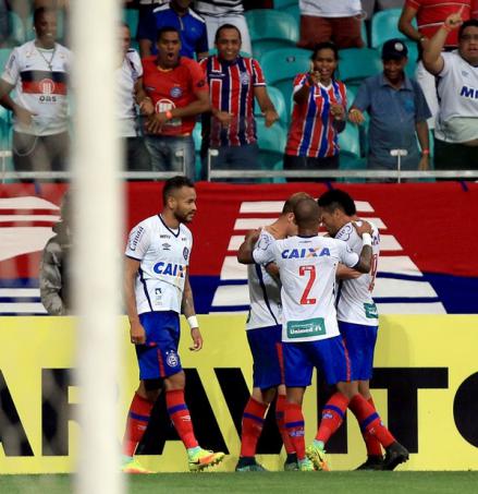 Bahia festeja gol importante na Fonte Nova
