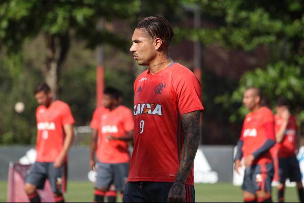 Guerrero volta ao time titular do Flamengo 