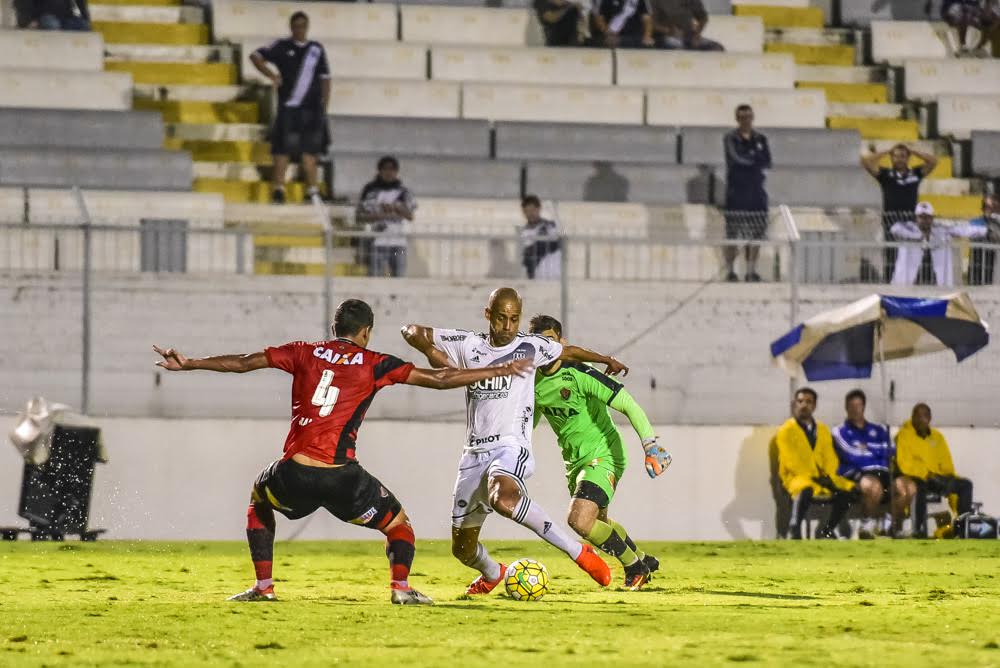 Depois de completar 80 gols, volante Wendel da Ponte Preta vai bater marca de 700 jogos