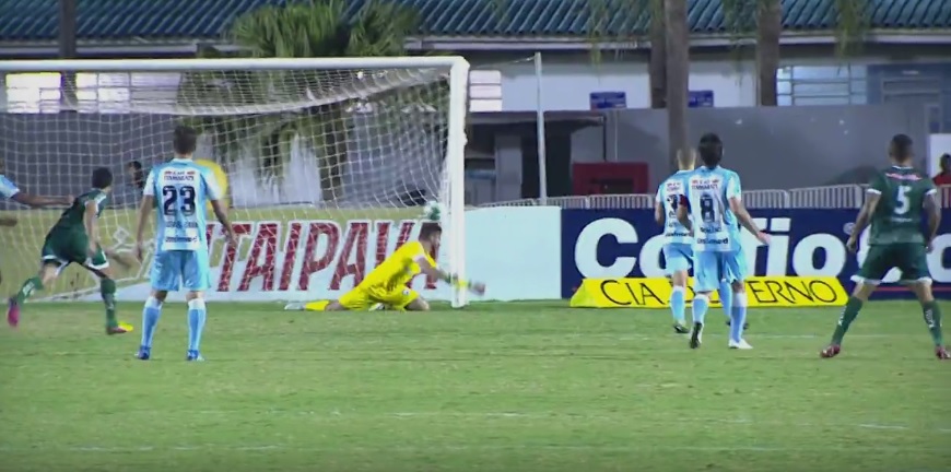 O goleiro Marcelo Rangel aceitou o chute de Alan Patrick, que abriu o placar para o Luverdense