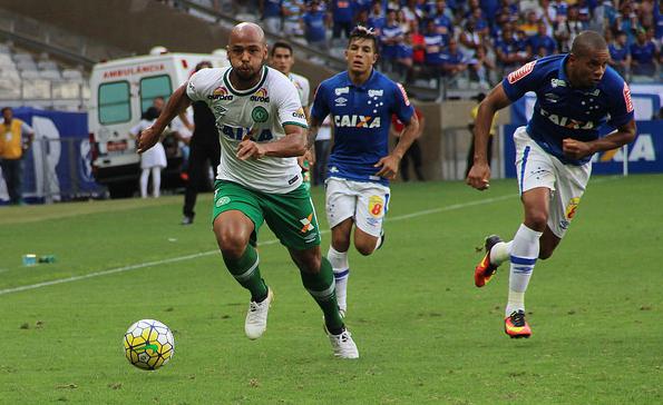 Chapecoense amarrou o Cruzeiro e segurou o empate em Minas