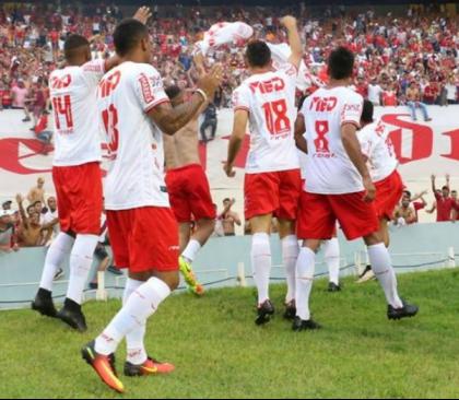 Vila Nova comemora vitória histórica sobre o Goiás