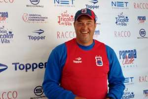 Série B: Roberto Fernandes alerta elenco do Paraná sobre risco de rebaixamento