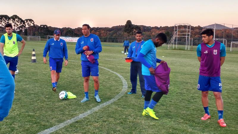 Roberto Fernandes alertou sobre um possível relaxamento do elenco tricolor na reta final da Série B