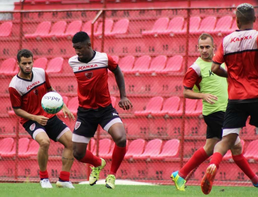 Jogadores do Oeste sabem que precisam mudar a postura para reencontrarem a vitória