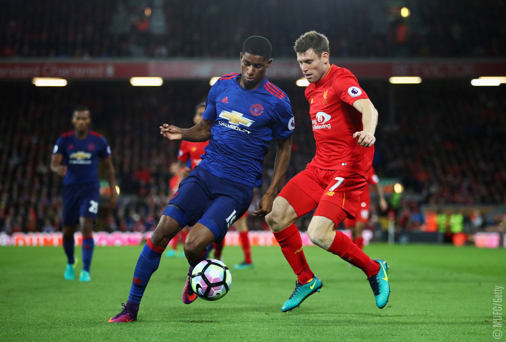 INGLÊS: Coutinho e Firmino se destacam, mas Liverpool fica no 0 a 0 com o United