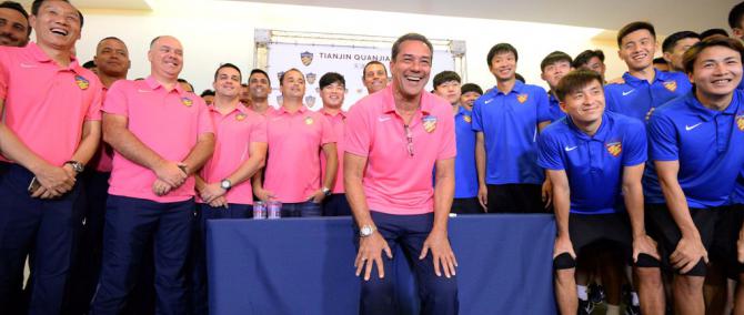 Vanderlei Luxemburgo não foi bem no futebol chinês e precisa dar a volta por cima no Brasil