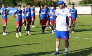 Série B: Guto Ferreira não confirma, mas indica Bahia com Victor Rangel e Tinga