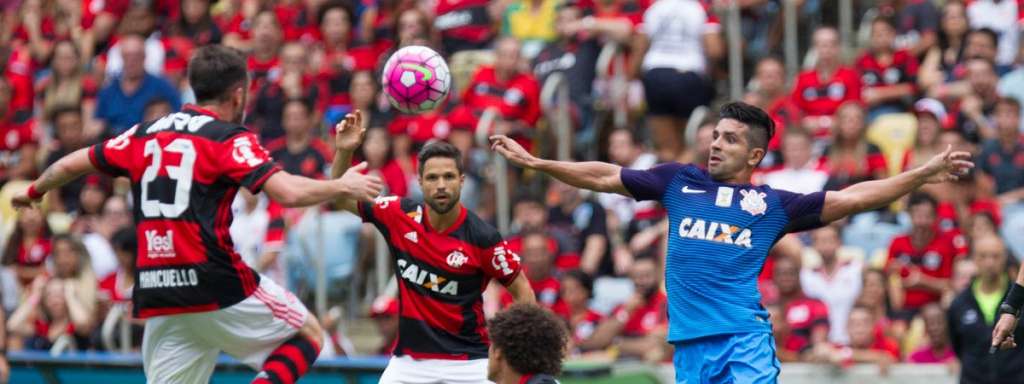 Com a bola no gramado, Corinthians e Flamengo ficaram no 2 a 2