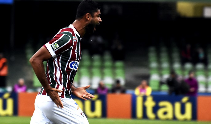 Gum celebra gol em sua 350ª partida com a camisa do Fluminense