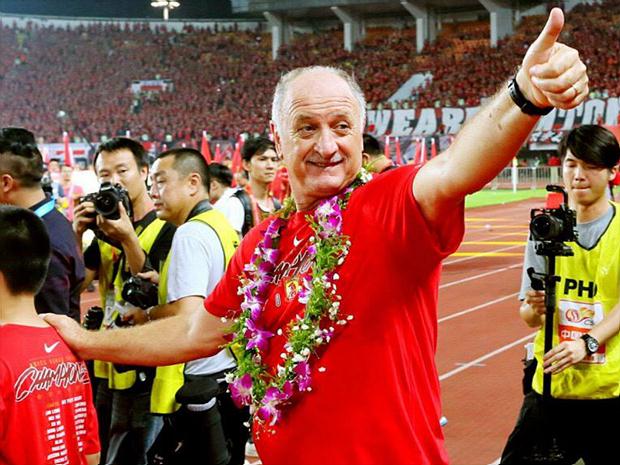 Campeão na China, ex-técnico da Seleção renova com o Guangzhou Evergrande até 2018