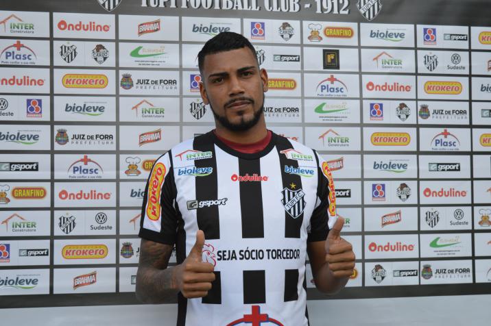 Rodrigo Lobão comemora estreia pelo Tupi na Série B (Foto: Divulgação / Tupi)