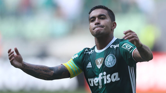Dudu celebra momento artilheiro e marca alcançada no estádio do Palmeiras