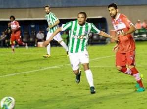 Série B: Volante Adriano comemora vitória do Goiás sobre CRB: 