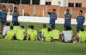 Série B: Na reapresentação, Flávio Araújo se reúne com elenco do Sampaio Corrêa