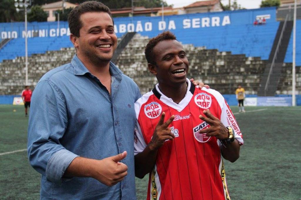 Presidente do Taboão da Serra, Anderson Nóbrega, ao lado de Edilson Capetinha