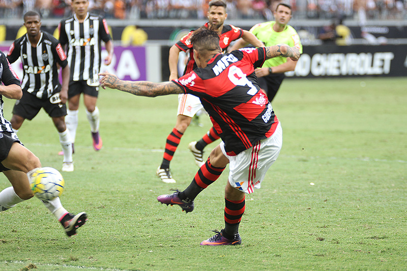 BRASILEIRÃO: Em dia de jogaços e empates, Palmeiras perde, mas segue tranquilo
