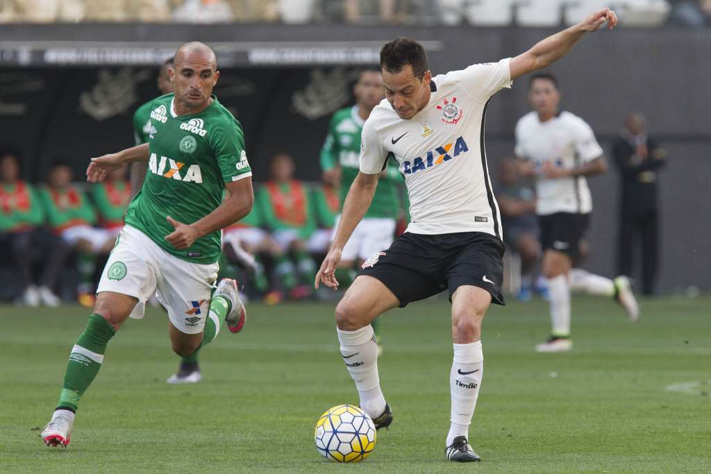 Com gols de pênalti, Corinthians e Chapecoense ficaram empatadas por 1 a 1