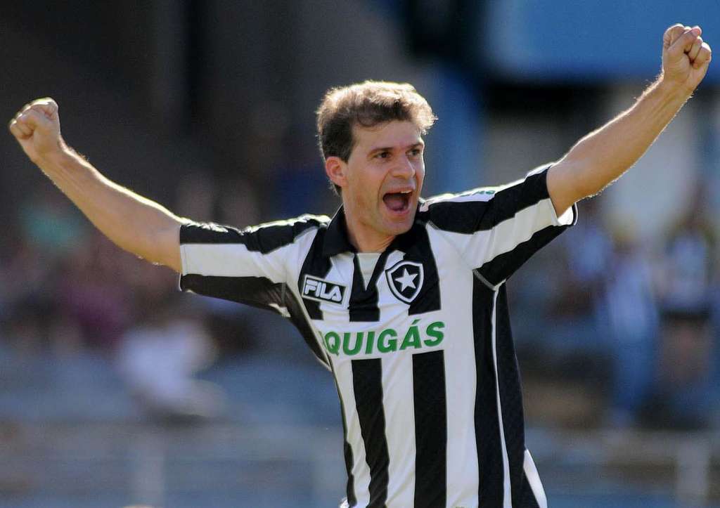 Aos 47 anos, Túlio Maravilha volta ao futebol para se tornar o segundo maior artilheiro da história mundial