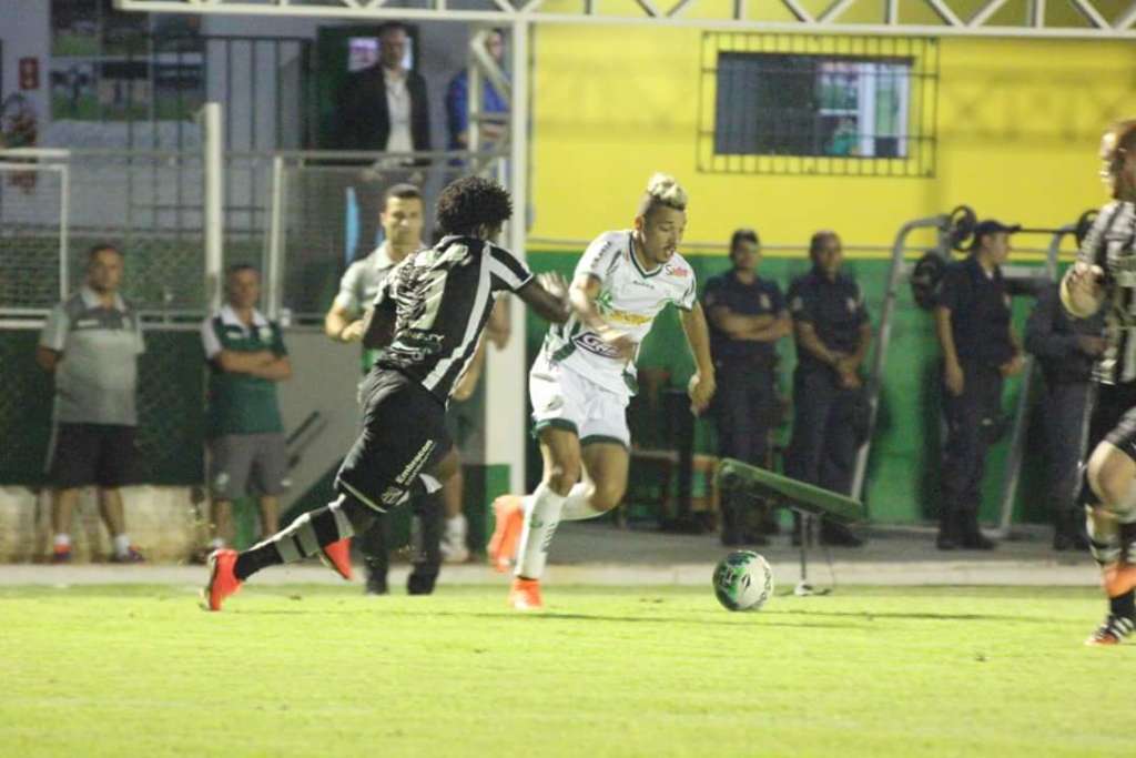 Hugo fez nove gols nesta Série B, mas acabou sendo afastado por indisciplina