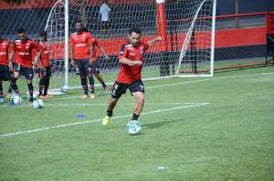 Série B: Meia pede apoio da torcida do Atlético-GO e prevê grande clássico contra Goiás