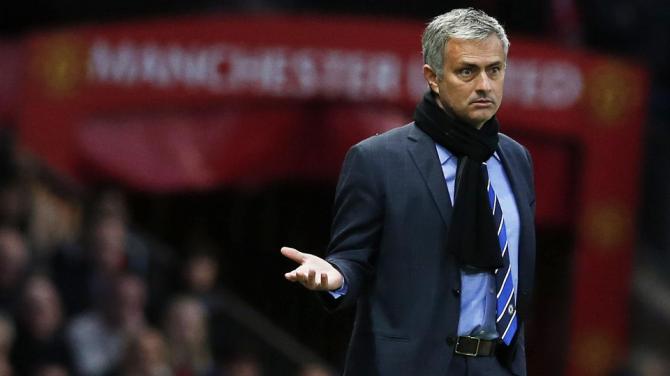 José Mourinho é suspenso e recebe multa por críticas à arbitragem na Inglaterra