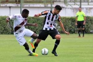 Série B: Elenco do Tupi comemora ambiente leve após fim do jejum de dez jogos