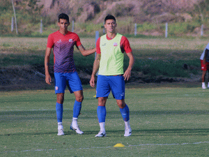 Série B: Náutico treina com mudanças e Givanildo perde suspensos