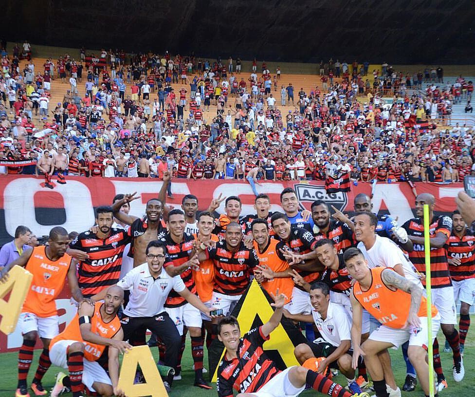 Jogadores do Atlético-GO já comemoraram o acesso no Serra Dourada - Foto: Facebook Atlético-GO