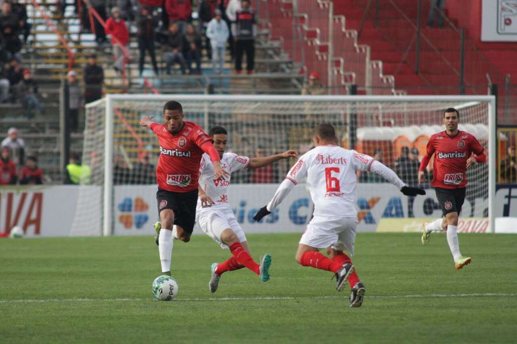 No primeiro turno, Brasil-RS e Vila empataram por 2 a 2, no Bento Freitas.