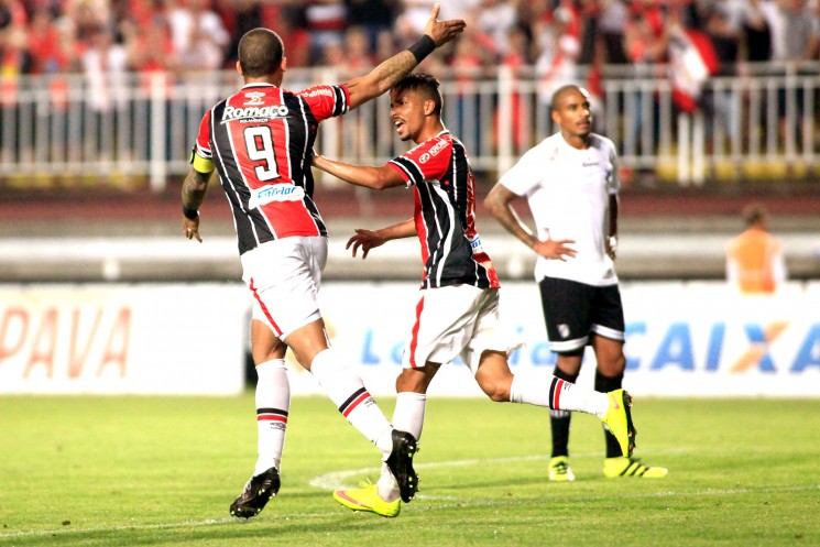 De herói a vilão, Jael marca mas perde 2 penaltis que poderiam ter dado a vitória ao JEC. Foto: jec.com.br