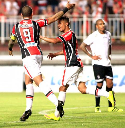 Jael fez um gol, mas perdeu dois pênaltis no final